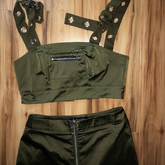 Two-Piece Outfit - Picture 1 of 2